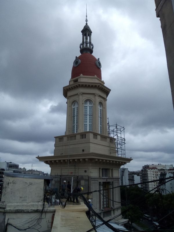 Cúpula del edificio La Inmobiliaria restaurada, vista desde la terraza, Avenida de Mayo
